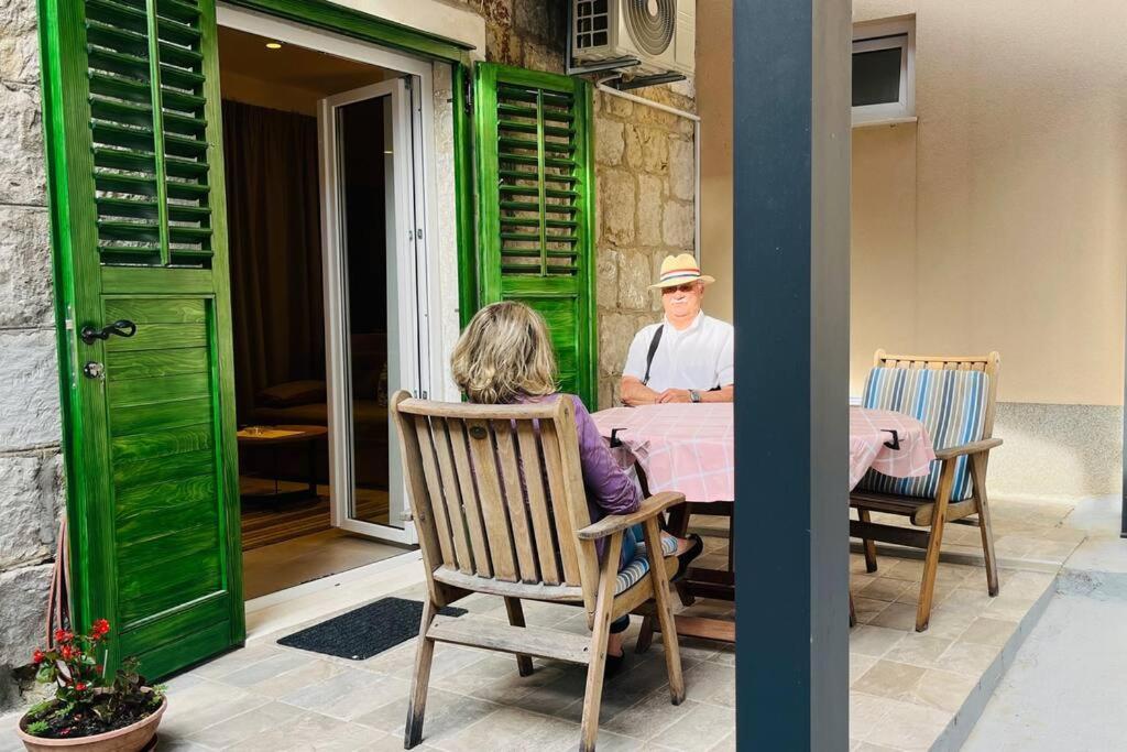Stone House With Cute Terrase Apartament