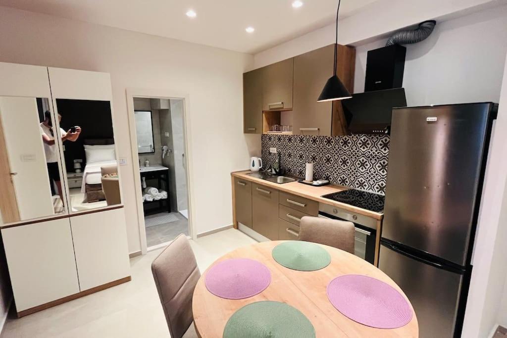 Stone House With Cute Terrase Appartement *
